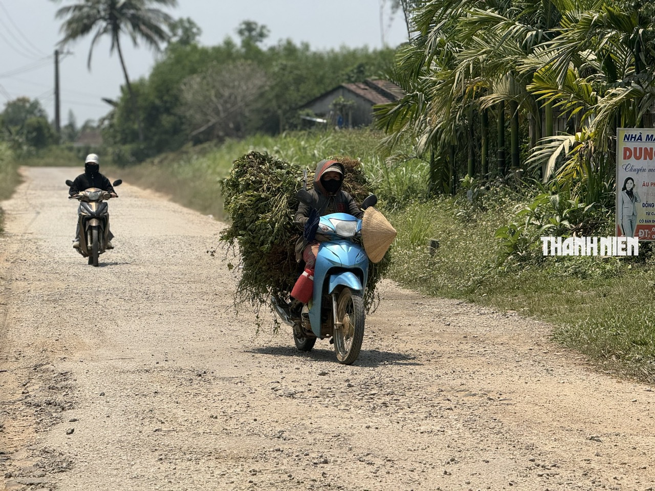 Đường ĐH09 ở Bình Minh 'tan nát', người dân khốn khổ- Ảnh 8. Đường ĐH09 ở Bình Minh 'tan nát', người dân khốn khổ- Ảnh 8.