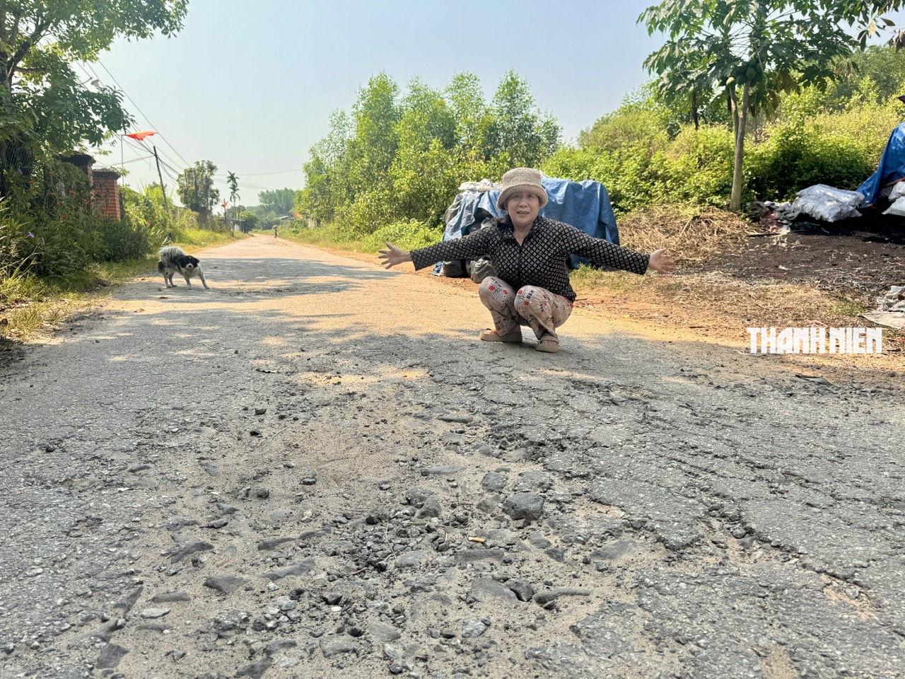 Đường ĐH09 ở Bình Minh 'tan nát', người dân khốn khổ- Ảnh 6. Đường ĐH09 ở Bình Minh 'tan nát', người dân khốn khổ- Ảnh 6.