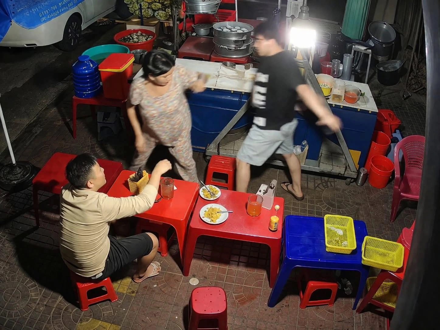 Nguồn cơn của bạo lực đời thường - Ảnh 1.