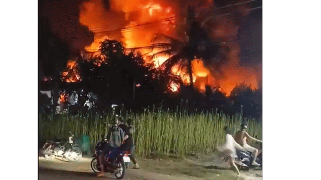 Ch&aacute;y lớn tại c&ocirc;ng ty sơn ở TP.HCM, lửa b&ugrave;ng dữ dội k&egrave;m nhiều tiếng nổ - Ảnh 3.