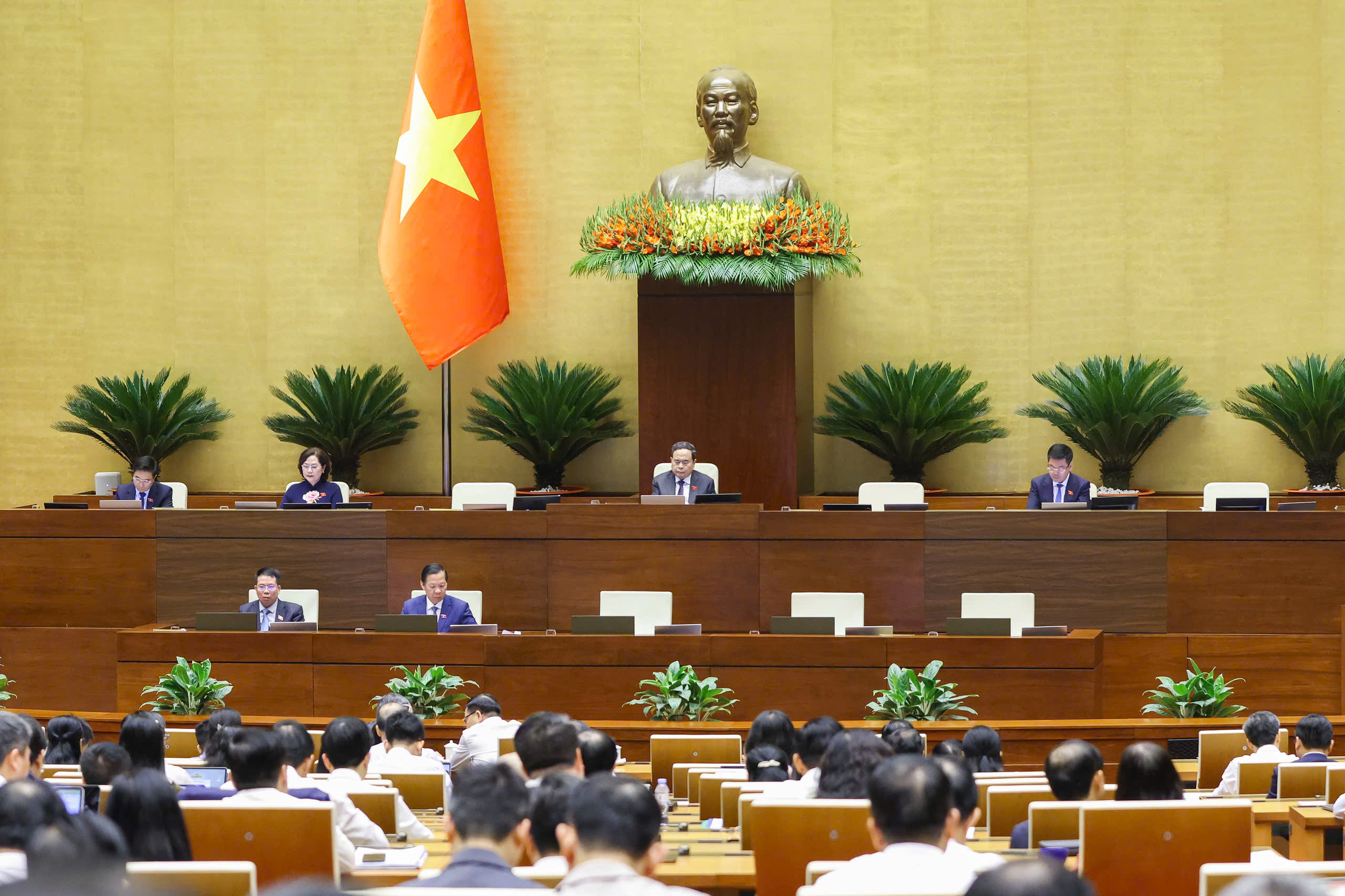 Đến 2030 , Ch&iacute;nh phủ X&aacute;c định tăng trưởng hai con số l&agrave; nhiệm vụ trọng t&acirc;m - Ảnh 2.