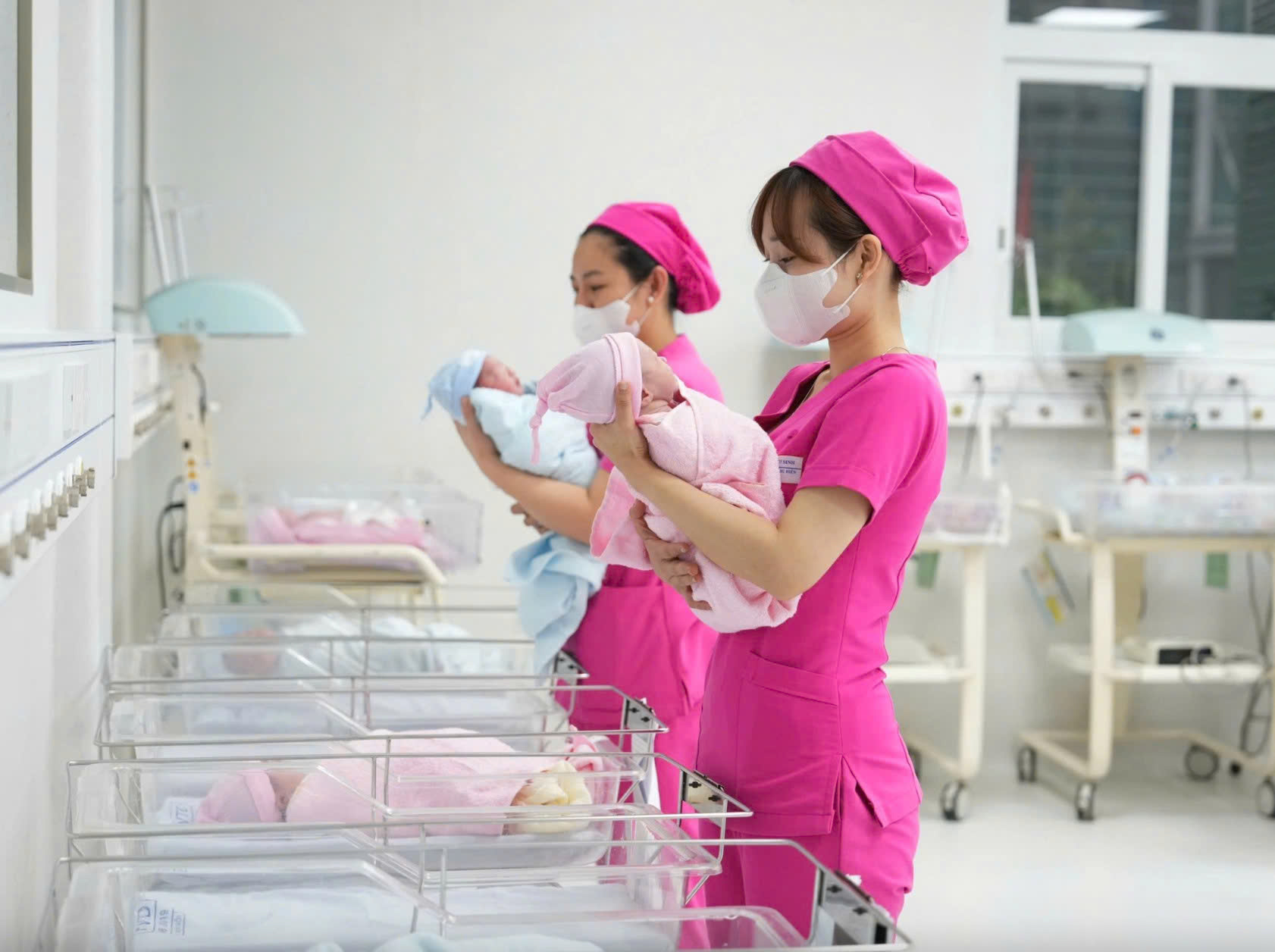 Dự báo dân số Việt Nam năm 2200 là 46 triệu người, 'siêu già' từ năm 2040- Ảnh 2.