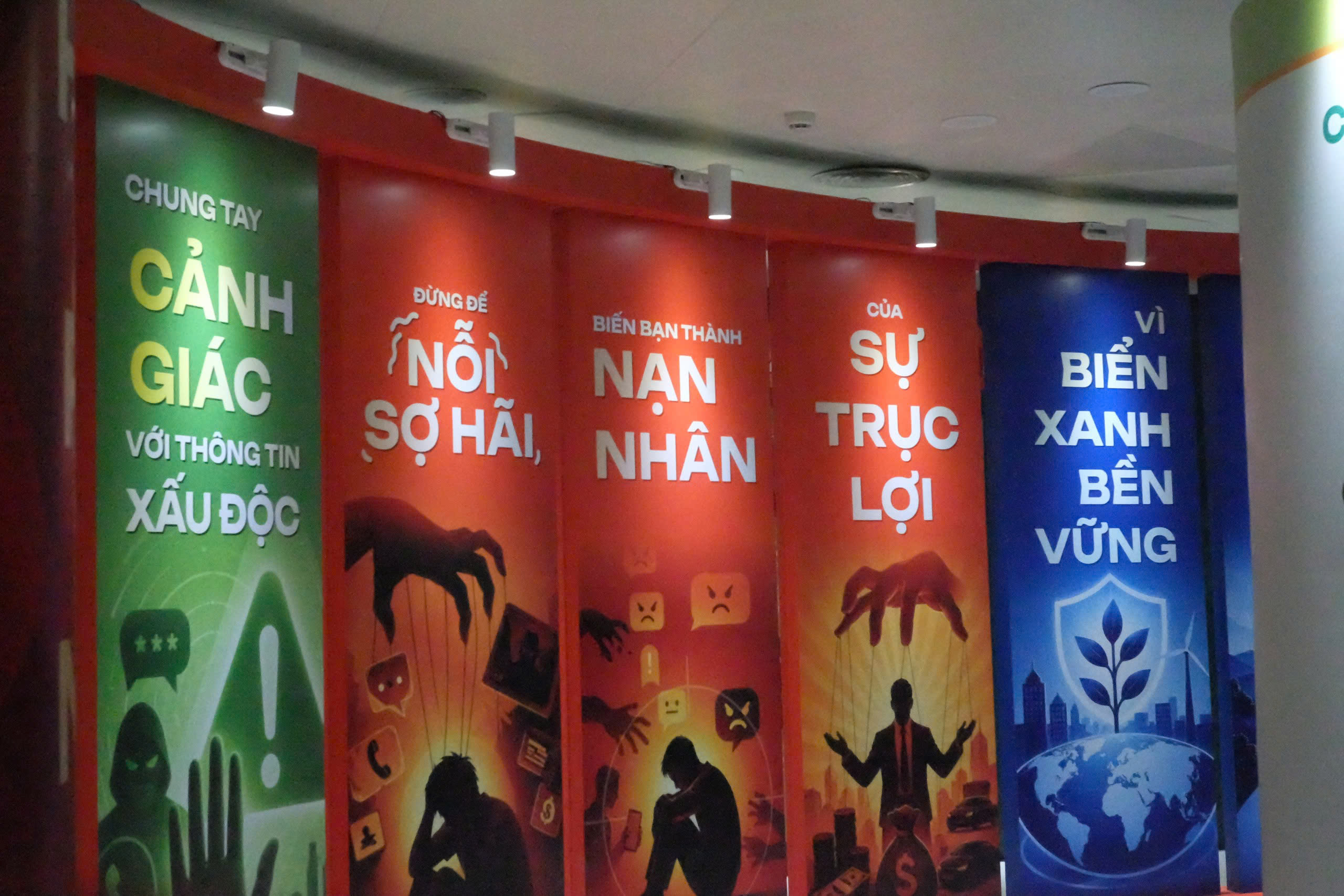 Triển l&atilde;m Tổ quốc b&igrave;nh y&ecirc;n: 'Chạm' v&agrave;o lịch sử bằng c&ocirc;ng nghệ v&agrave; tr&aacute;i tim- Ảnh 15.