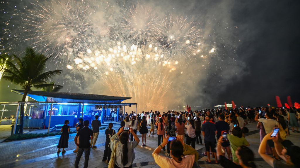 Nghỉ lễ 30.4 - 1.5, du kh&aacute;ch th&iacute;ch m&ecirc; tour đ&ecirc;m Hạ Long- Ảnh 7.