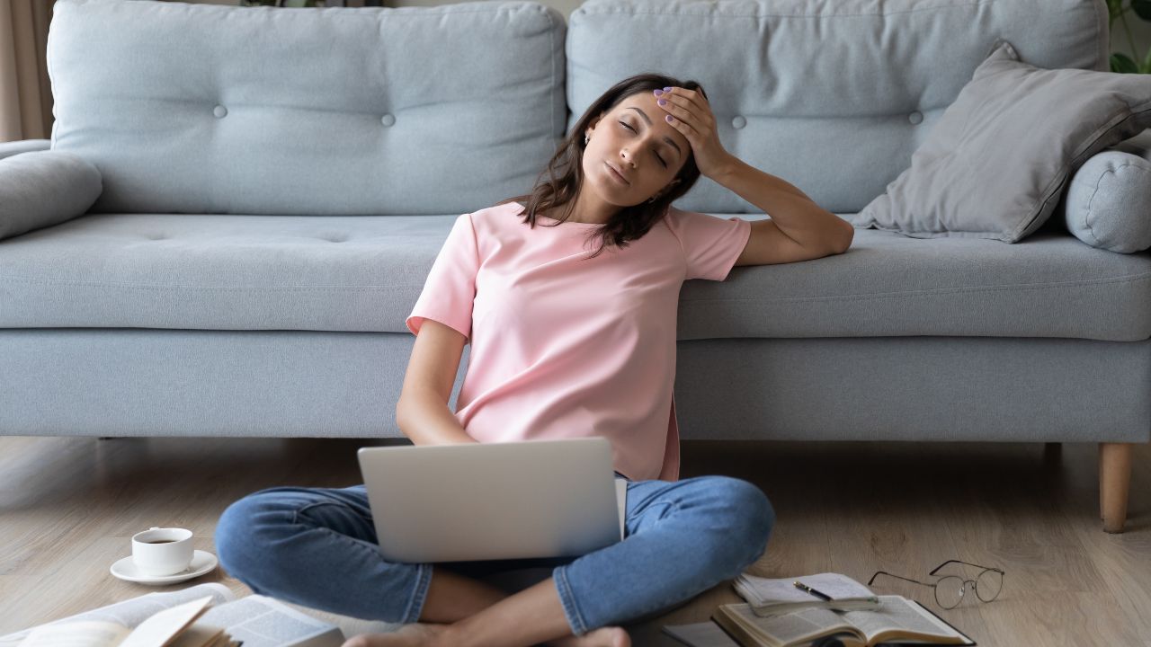 V&igrave; sao ngủ đủ vẫn cảm thấy buồn ngủ?  - Ảnh 1.
