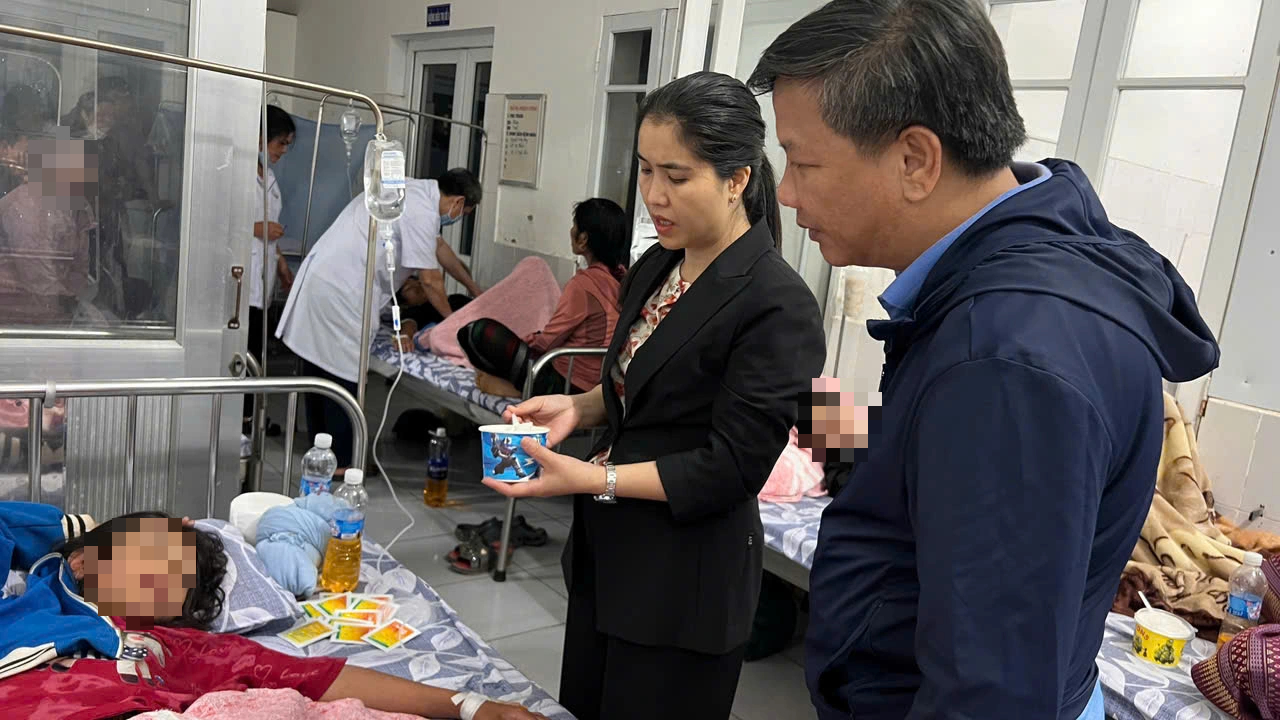 Vụ ngộ độc nghi do ăn bánh mì ở Quảng Trị: Thêm 18 bệnh nhân nhập viện- Ảnh 1.