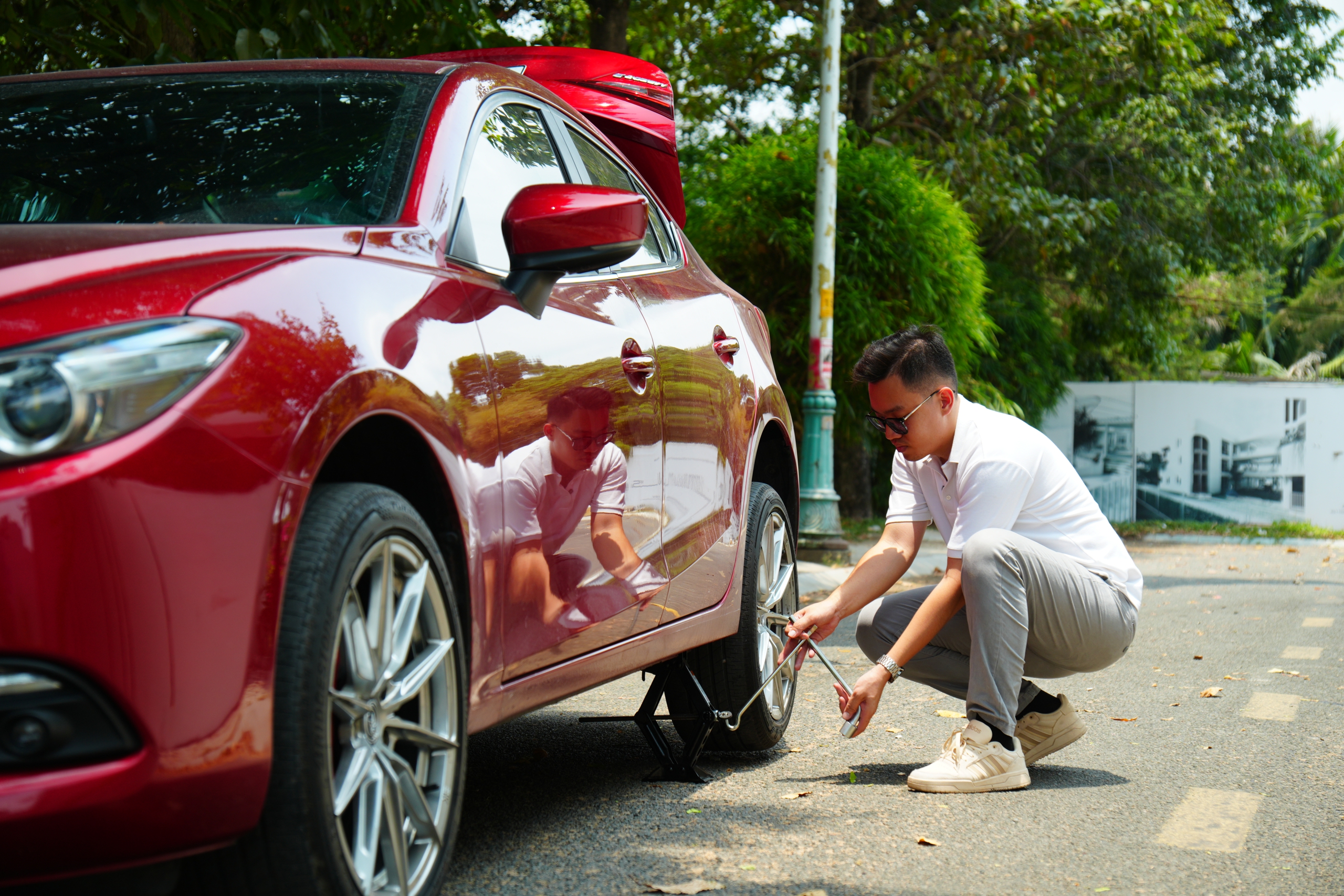 K&iacute;ch n&acirc;ng xe thế n&agrave;o để tr&aacute;nh sụp gầm? - Ảnh 1.