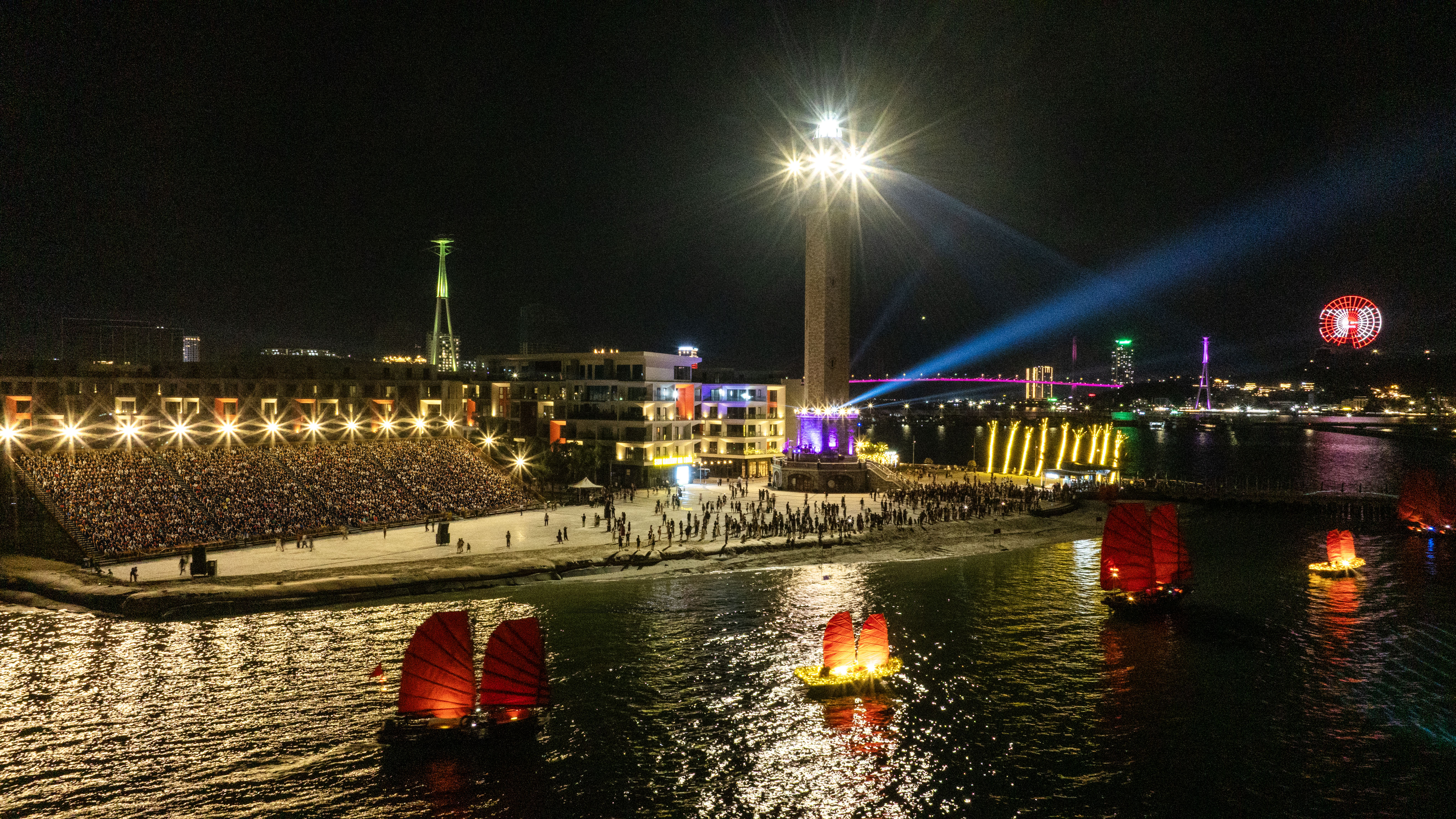 Nghỉ lễ 30.4 - 1.5, du kh&aacute;ch th&iacute;ch m&ecirc; tour đ&ecirc;m Hạ Long- Ảnh 5.