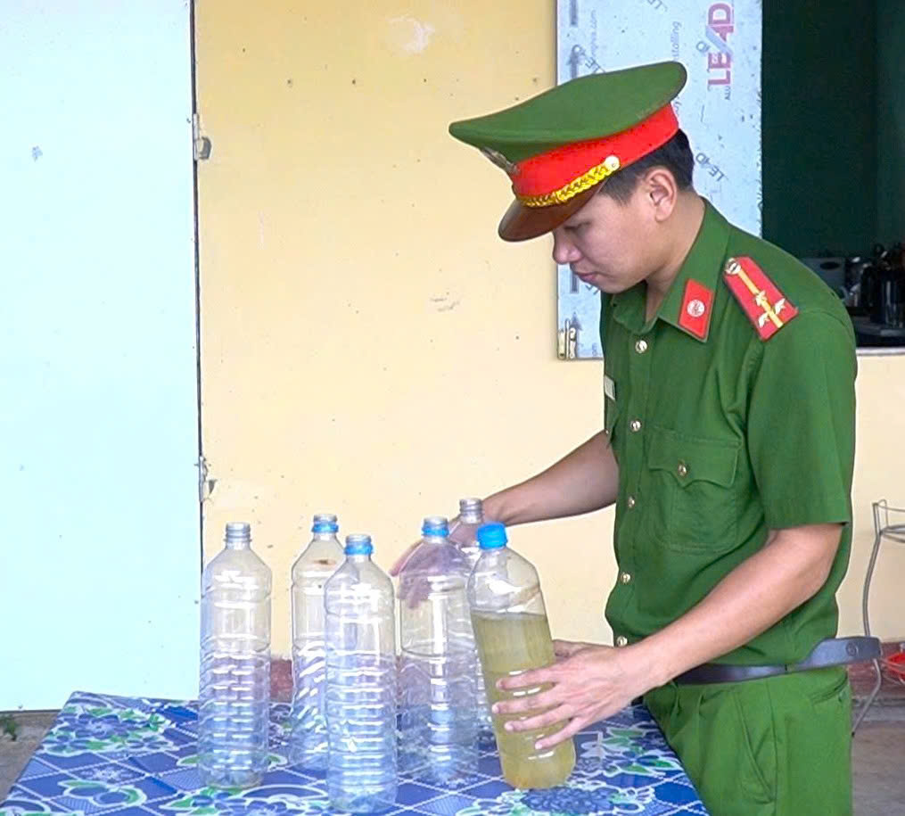 ‘Nậm thoong’ là gì mà công an vùng biên Lao Bảo phải cảnh báo?- Ảnh 3.