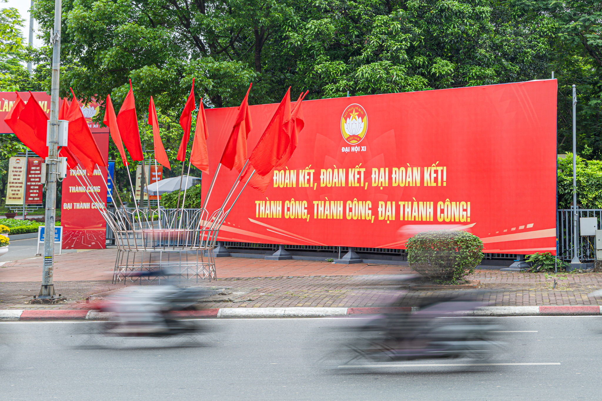 H&agrave; Nội rực rỡ cờ hoa trước thềm Đại hội MTTQ Việt Nam lần thứ XI- Ảnh 12.