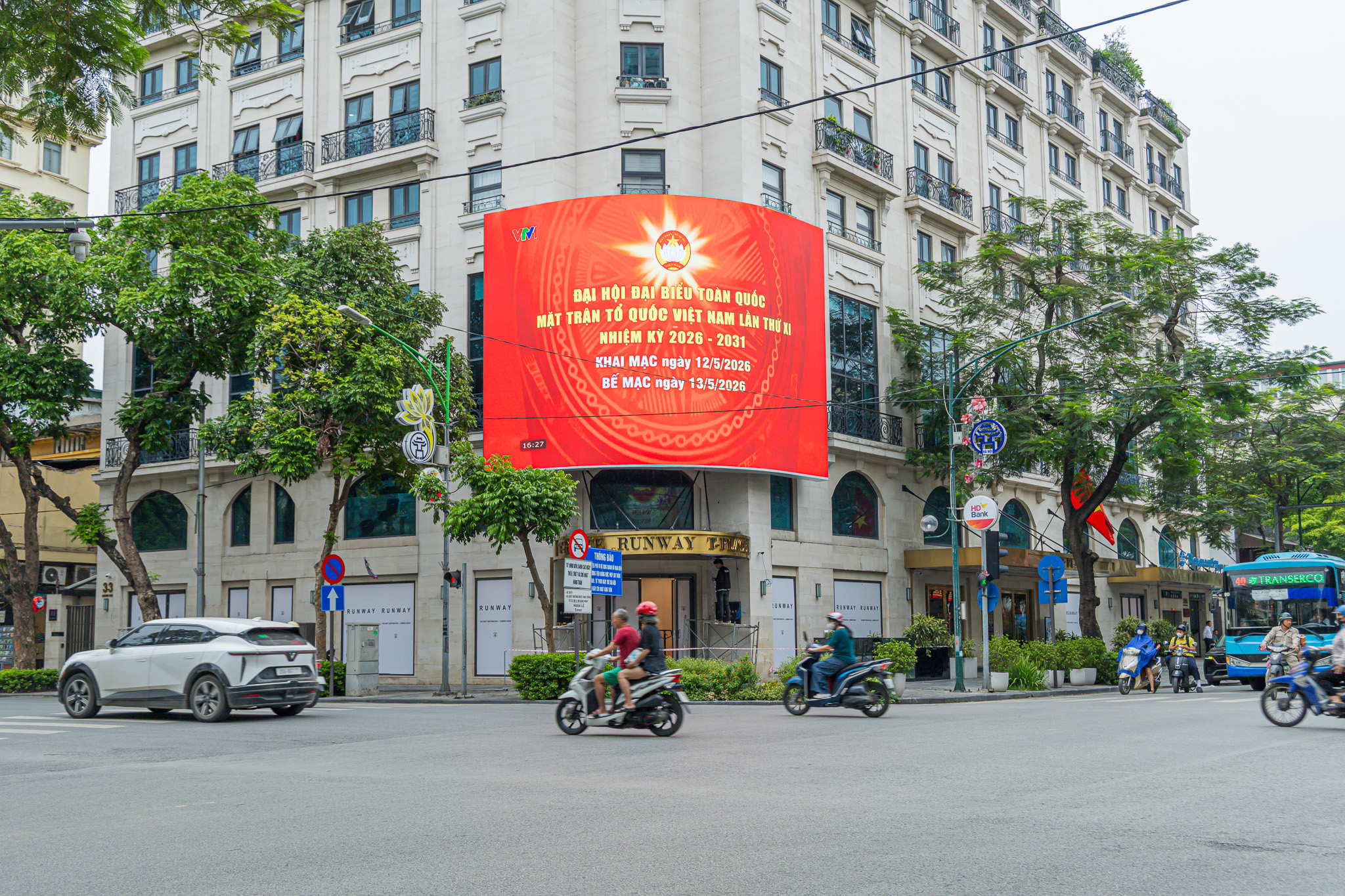 H&agrave; Nội rực rỡ cờ hoa trước thềm Đại hội MTTQ Việt Nam lần thứ XI- Ảnh 4.
