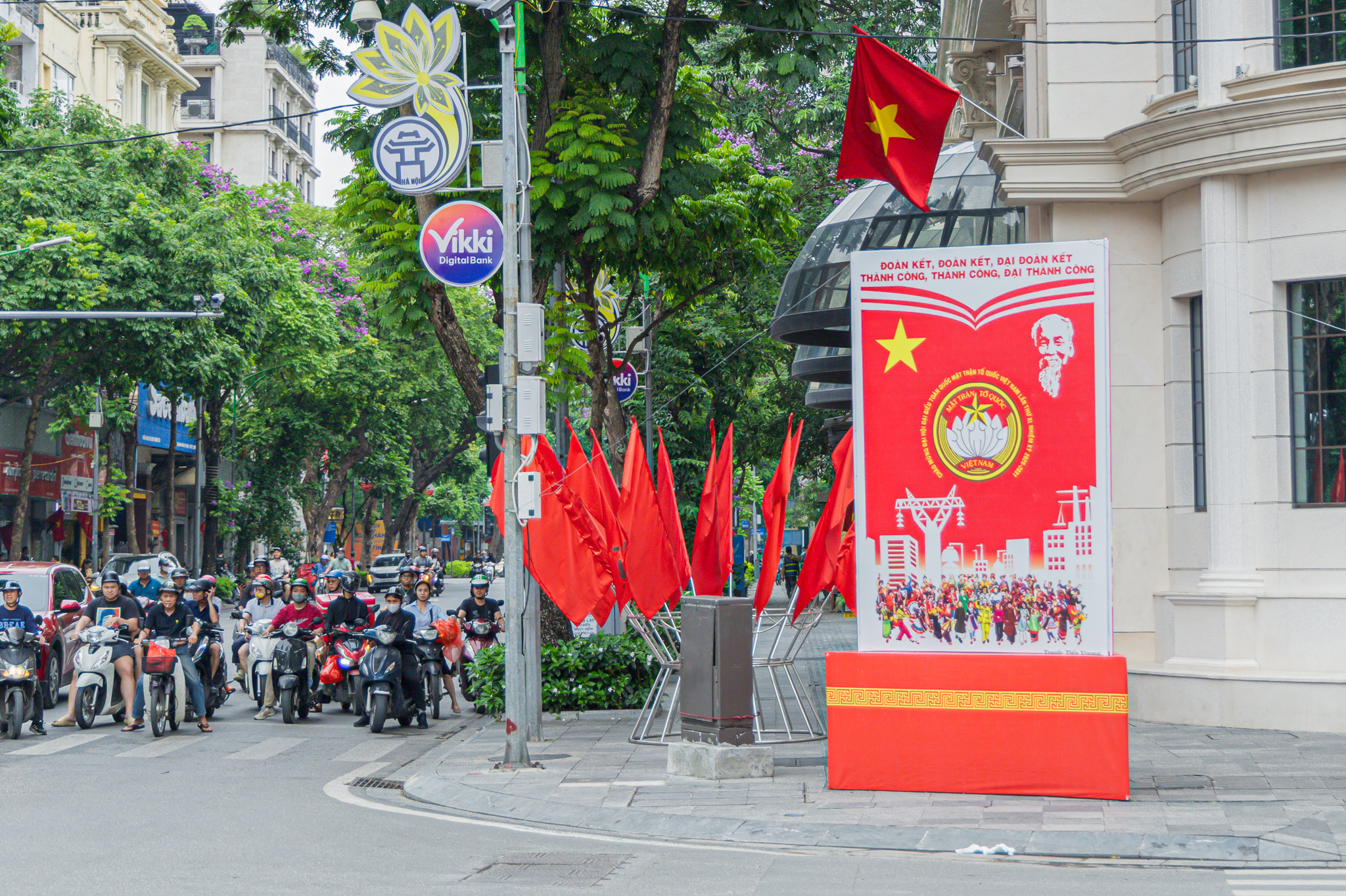 H&agrave; Nội rực rỡ cờ hoa trước thềm Đại hội MTTQ Việt Nam lần thứ XI- Ảnh 6.