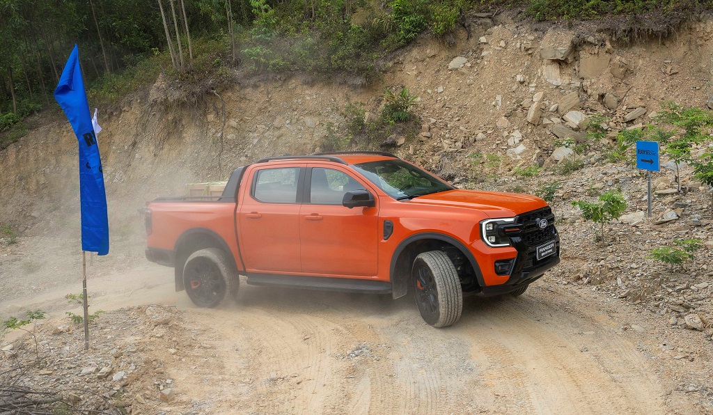 Ford Ranger Wildtrak m&aacute;y dầu 3.0 l&iacute;t: B&aacute;n tải phổ th&ocirc;ng đắt nhất Việt Nam c&oacute; g&igrave;?- Ảnh 10.