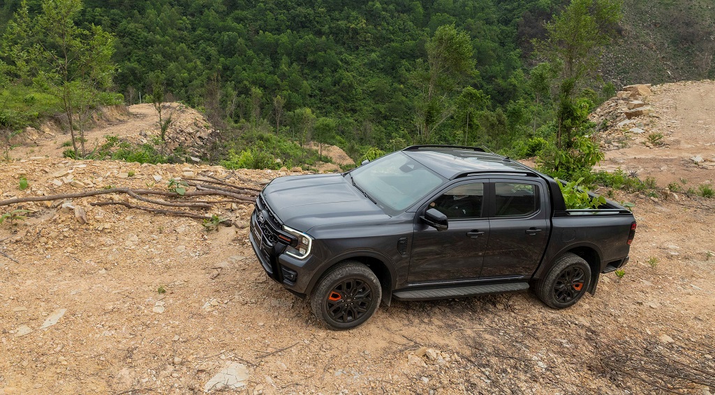 Ford Ranger Wildtrak m&aacute;y dầu 3.0 l&iacute;t: B&aacute;n tải phổ th&ocirc;ng đắt nhất Việt Nam c&oacute; g&igrave;?- Ảnh 14.