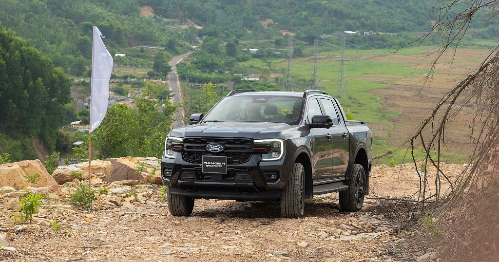 Ford Ranger Wildtrak m&aacute;y dầu 3.0 l&iacute;t: B&aacute;n tải phổ th&ocirc;ng đắt nhất Việt Nam c&oacute; g&igrave;?- Ảnh 5.