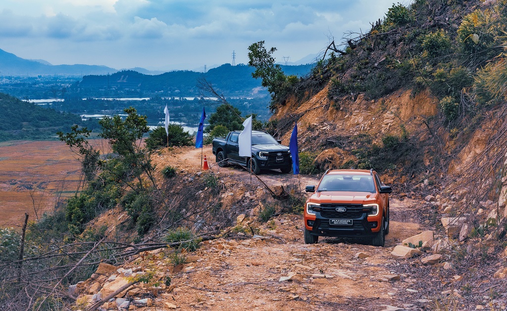 Ford Ranger Wildtrak m&aacute;y dầu 3.0 l&iacute;t: B&aacute;n tải phổ th&ocirc;ng đắt nhất Việt Nam c&oacute; g&igrave;?- Ảnh 11.