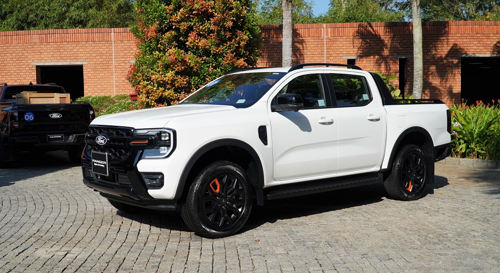 Ford Ranger Wildtrak m&aacute;y dầu 3.0 l&iacute;t: B&aacute;n tải phổ th&ocirc;ng đắt nhất Việt Nam c&oacute; g&igrave;?- Ảnh 1.