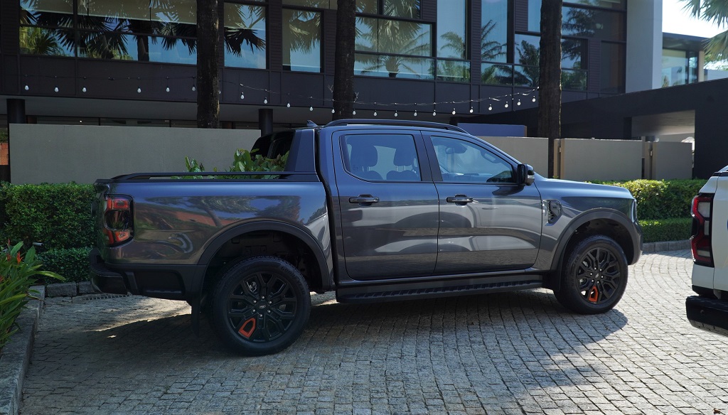 Ford Ranger Wildtrak m&aacute;y dầu 3.0 l&iacute;t: B&aacute;n tải phổ th&ocirc;ng đắt nhất Việt Nam c&oacute; g&igrave;?- Ảnh 6.