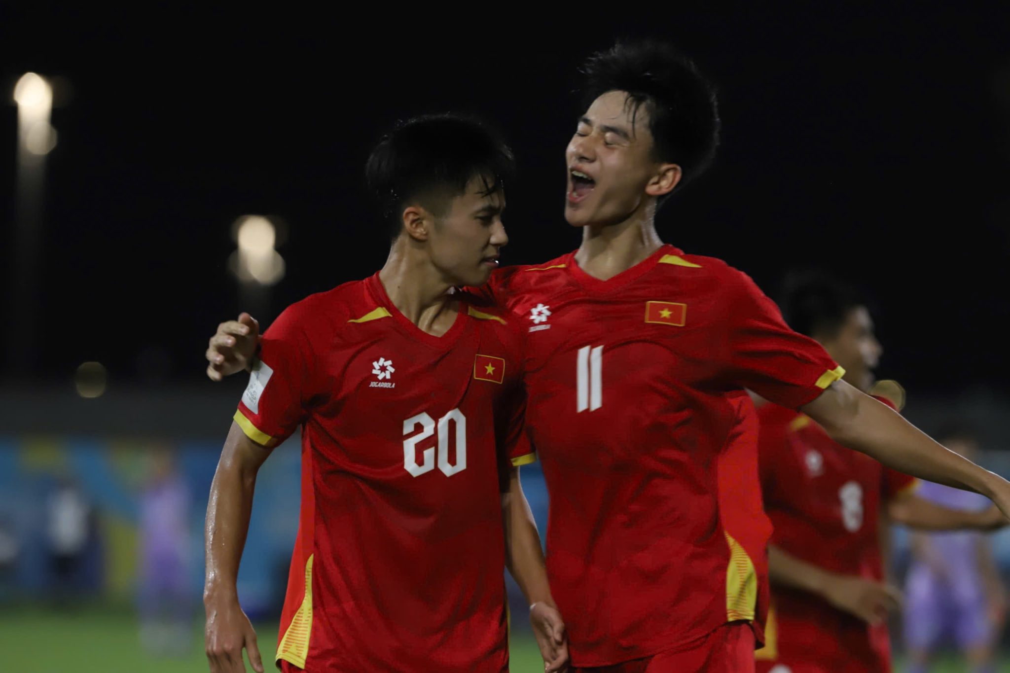 HLV Cristiano Roland động vi&ecirc;n học tr&ograve; - Ảnh 1.