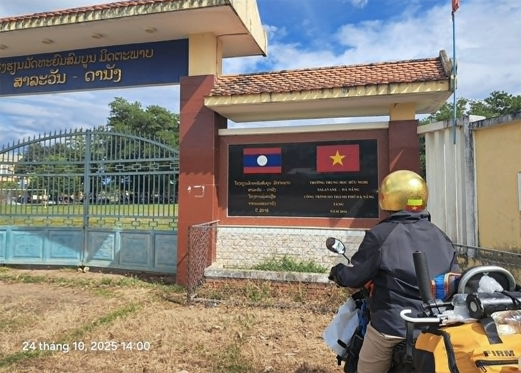 C&ocirc; g&aacute;i c&ugrave;ng cha đi phượt 6.800 km - Ảnh 4.