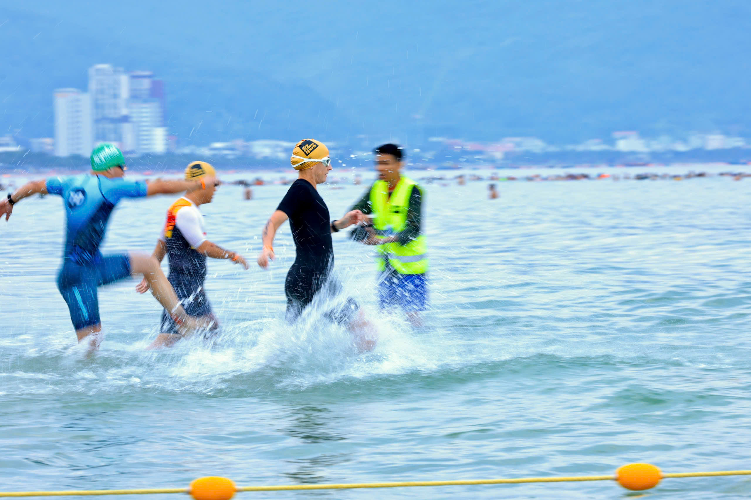 Nguyễn Thị Ánh Viên gây chú ý tại IRONMAN Đà Nẵng- Ảnh 3.