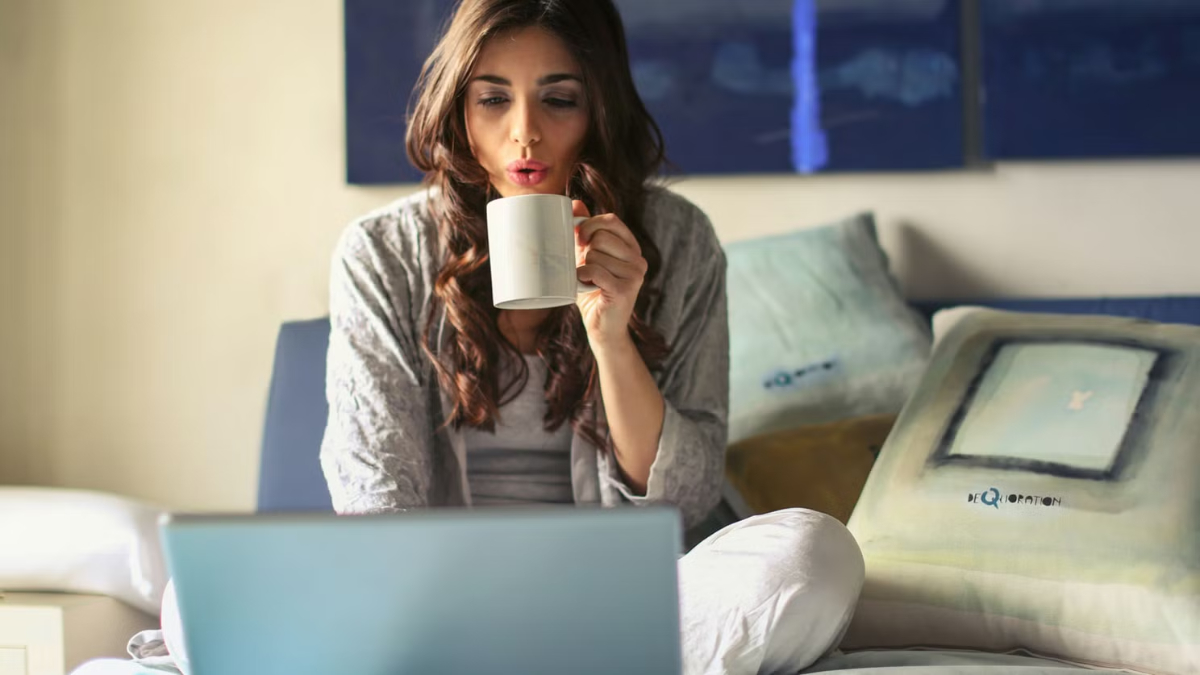 Nhiều người đang vô tình làm giảm tuổi thọ laptop mỗi ngày - Ảnh 1.