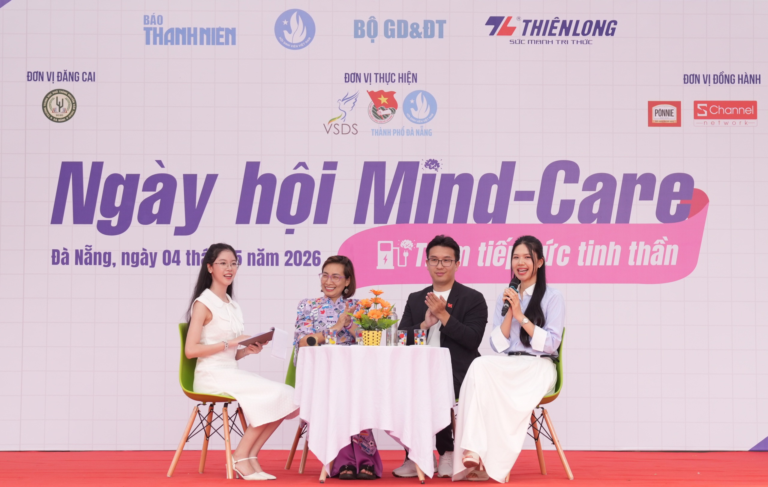 School Tour Tiếp sức m&ugrave;a thi: Gi&uacute;p học sinh giải tỏa &aacute;p lực thi cử - Ảnh 2.