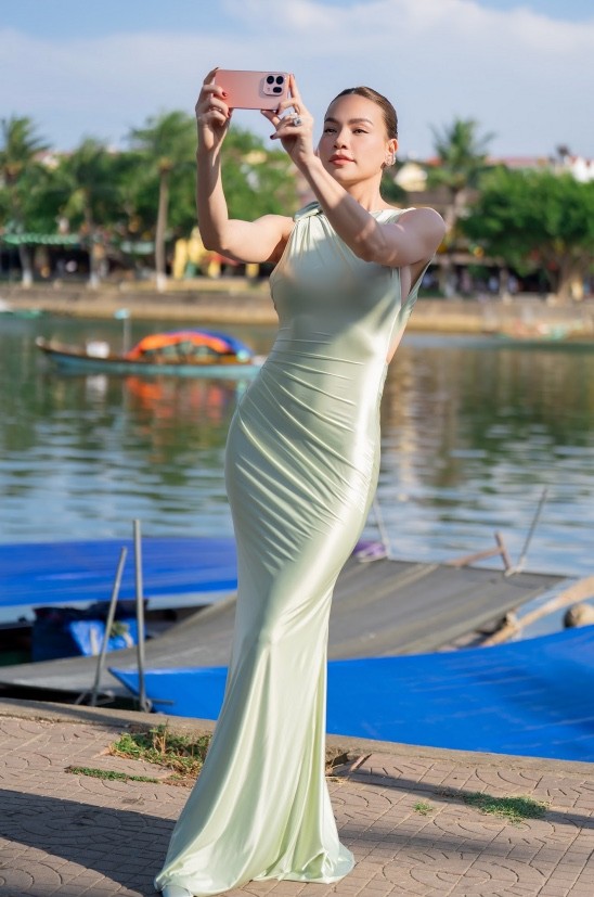 Concert giữa l&ograve;ng Hội An: M&agrave;n debut ho&agrave;nh tr&aacute;ng của OPPO Find X9 Ultra v&agrave; Find X9s  - Ảnh 3.
