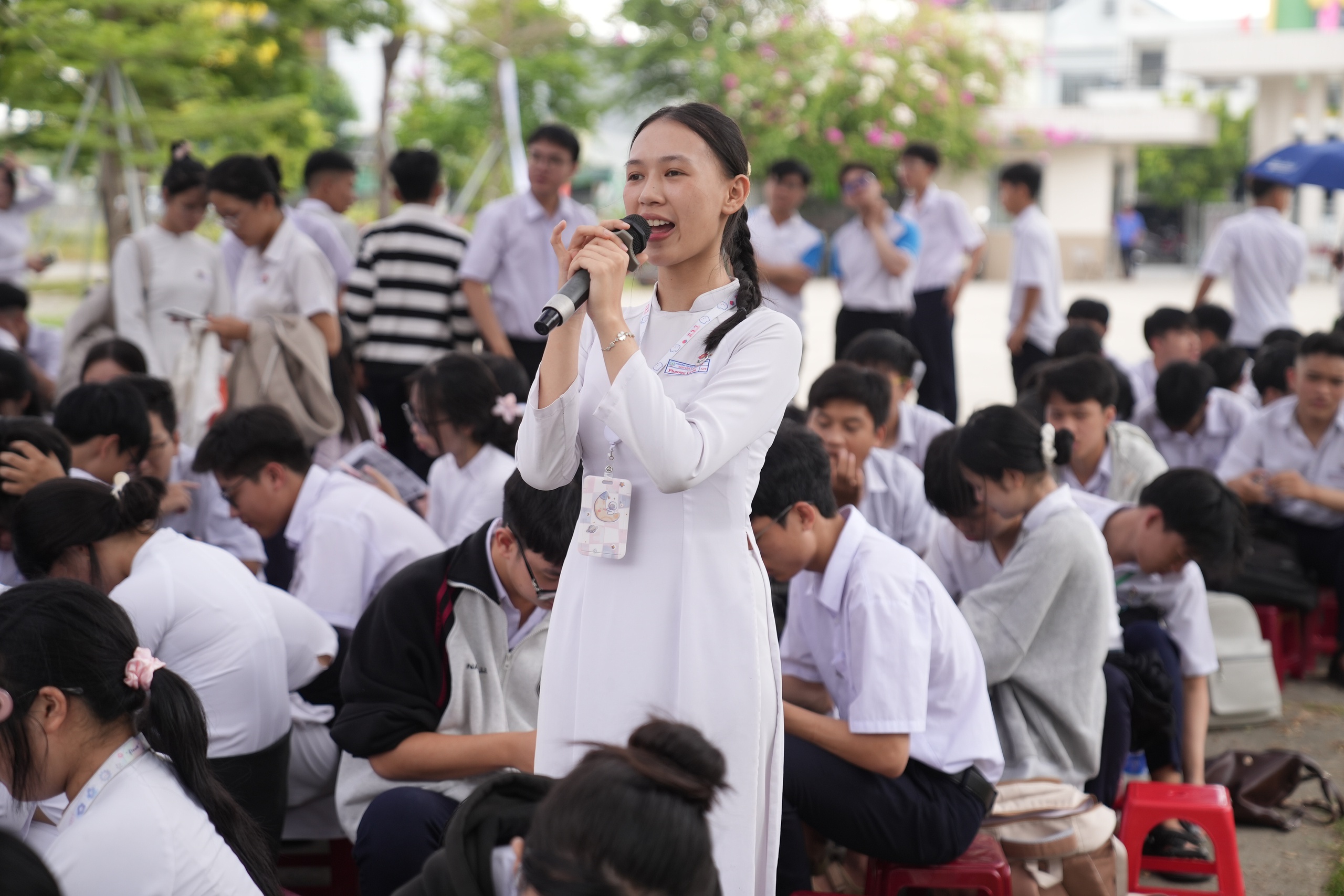 School Tour Tiếp sức m&ugrave;a thi: Gi&uacute;p học sinh giải tỏa &aacute;p lực thi cử - Ảnh 3.