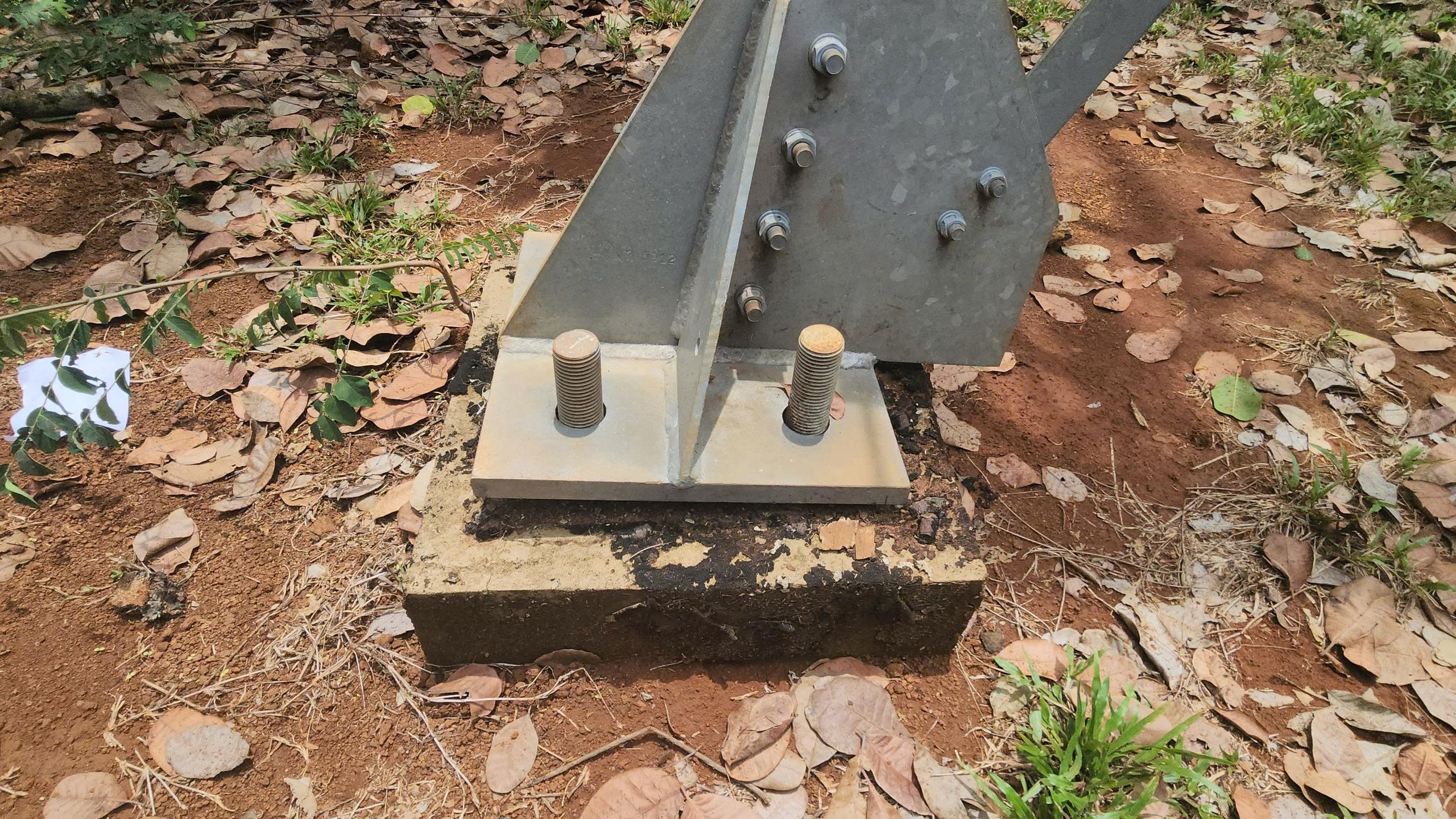 Đồng Nai: Trụ điện 110kV không có đai ốc ngã đổ gây bất an- Ảnh 8. Đồng Nai: Trụ điện 110kV không có đai ốc ngã đổ gây bất an- Ảnh 8.