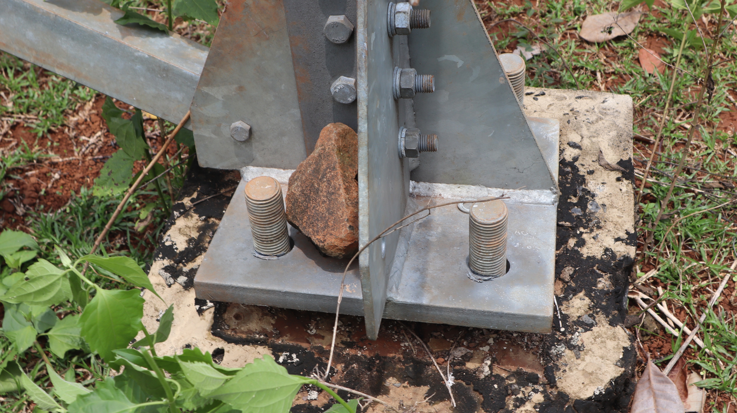 Đồng Nai: Trụ điện 110kV không có đai ốc ngã đổ gây bất an- Ảnh 3. Đồng Nai: Trụ điện 110kV không có đai ốc ngã đổ gây bất an- Ảnh 3.