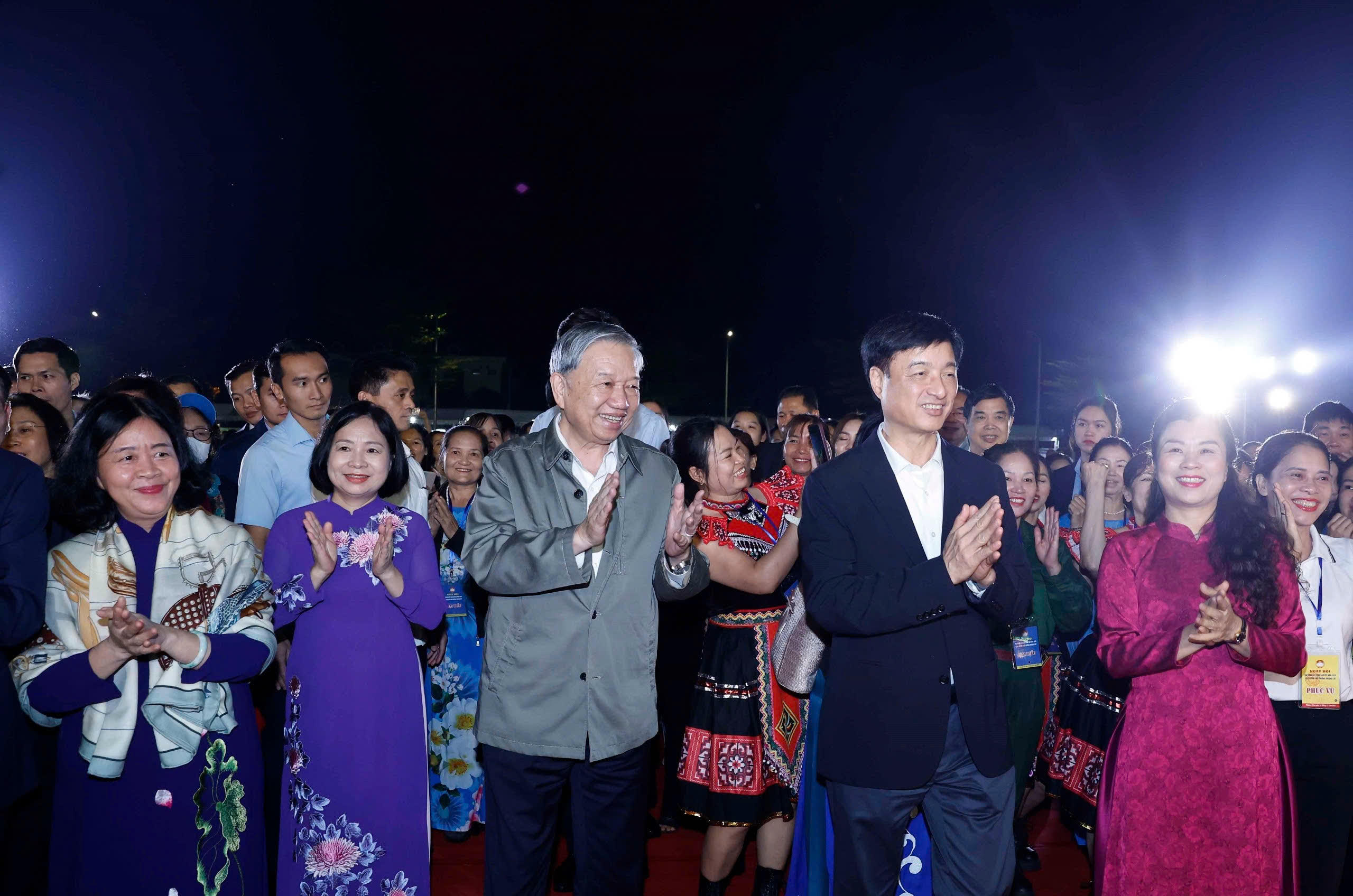 Tập hợp, đo&agrave;n kết v&agrave; ph&aacute;t huy vai tr&ograve; của nh&acirc;n d&acirc;n trong kỷ nguy&ecirc;n mới - Ảnh 1.
