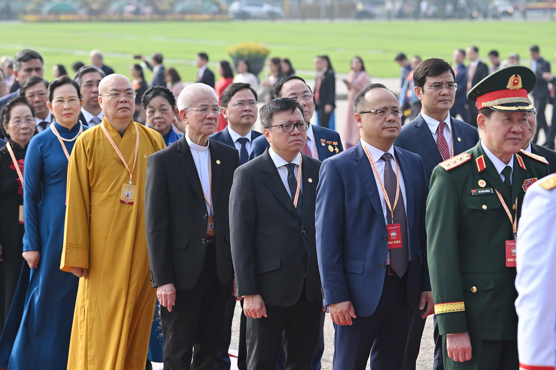 Đo&agrave;n đại biểu dự Đại hội MTTQ lần thứ XI v&agrave;o Lăng viếng Chủ tịch Hồ Ch&iacute; Minh- Ảnh 3.
