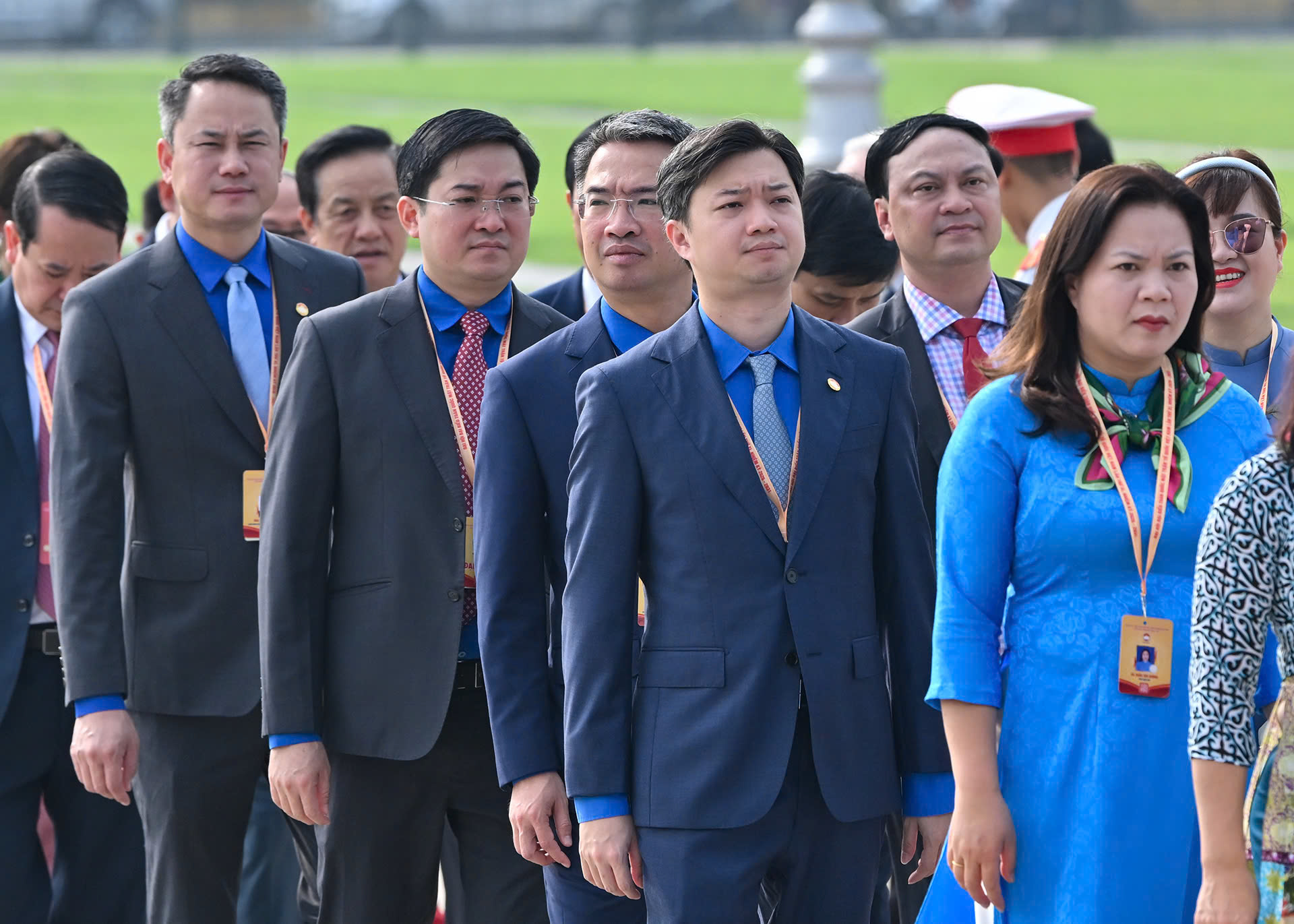 Đo&agrave;n đại biểu dự Đại hội MTTQ lần thứ XI v&agrave;o Lăng viếng Chủ tịch Hồ Ch&iacute; Minh- Ảnh 4.