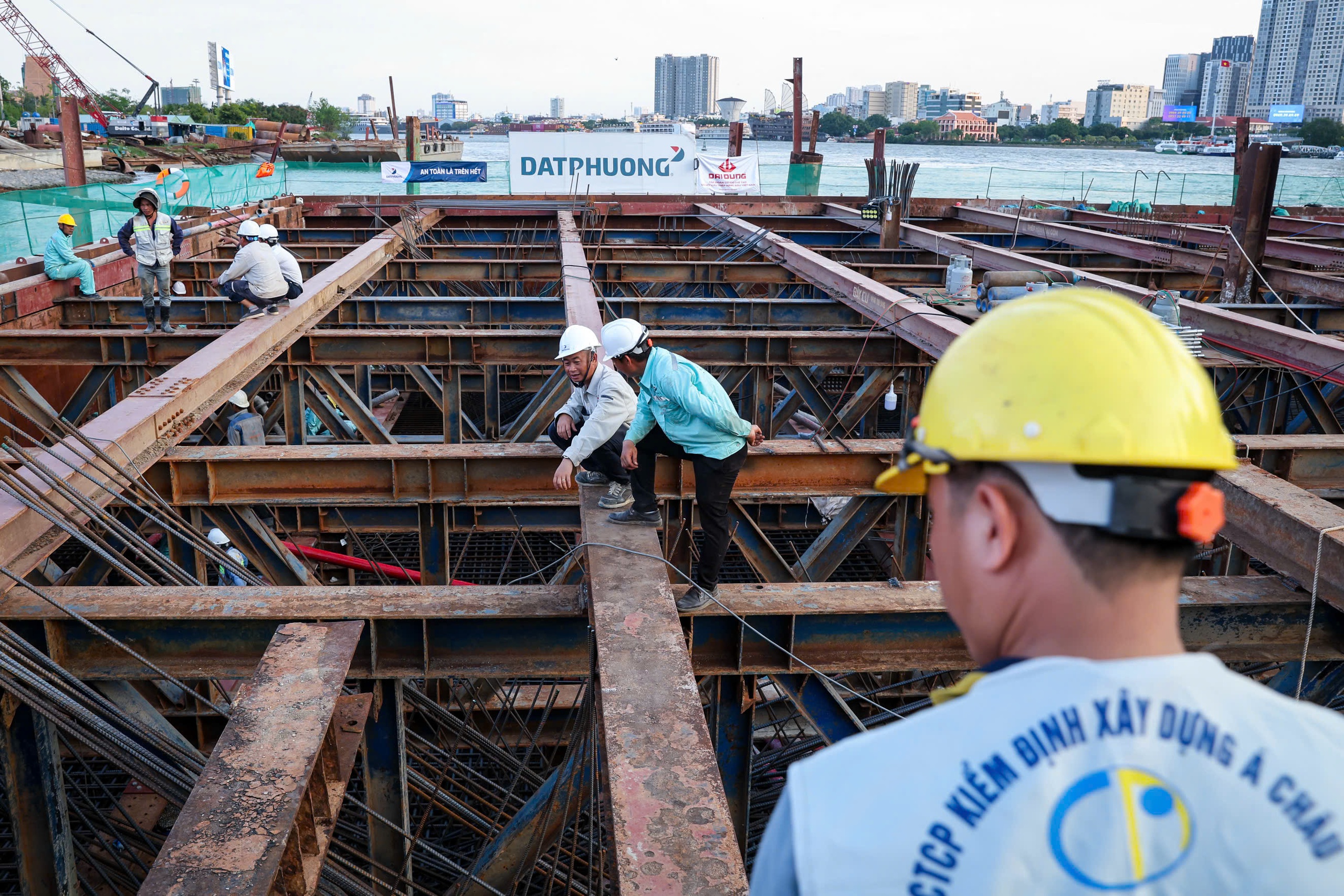 Cam kết đến 2.9, TP.HCM sẽ có cầu đi bộ vượt sông Sài Gòn đẹp lung linh- Ảnh 6. Cam kết đến 2.9, TP.HCM sẽ có cầu đi bộ vượt sông Sài Gòn đẹp lung linh- Ảnh 6.