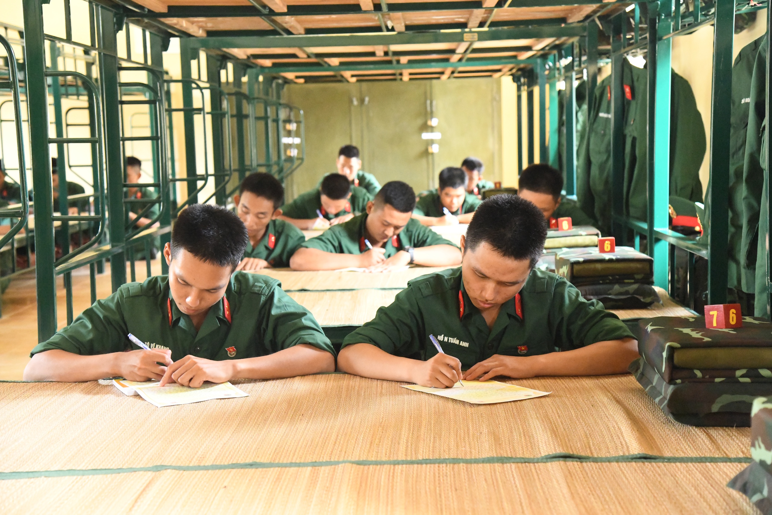 Chiến sĩ mới Trung đo&agrave;n Gia Định r&egrave;n bản lĩnh trước ng&agrave;y kiểm tra '3 tiếng nổ'- Ảnh 17.