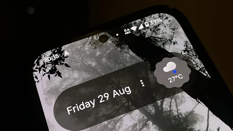 Chấm trắng trên điện thoại Android báo hiệu điều gì? - Ảnh 1.