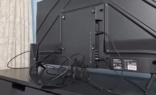 Những điều cần cân nhắc trước khi treo TV lên tường - Ảnh 2.