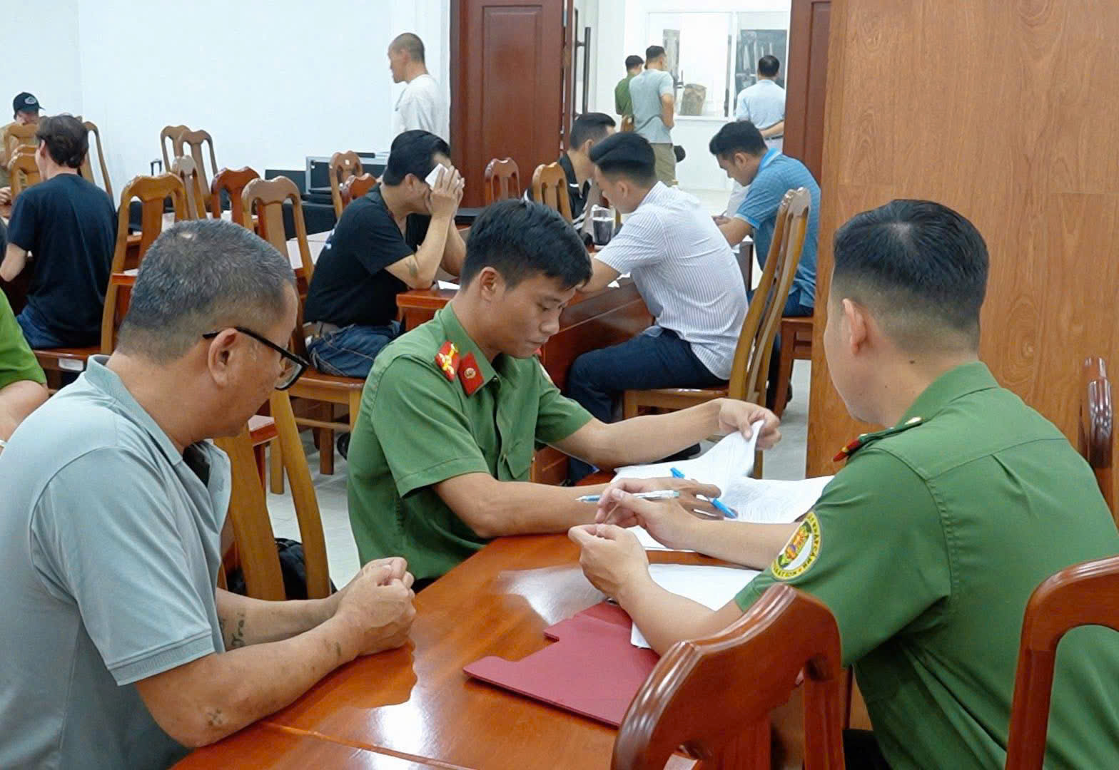 Công an TP.HCM nỗ lực hỗ trợ công dân Việt Nam bị nước ngoài trục xuất- Ảnh 3.