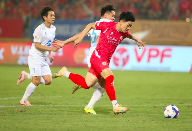 Đình Bắc quyết đi vào lịch sử, làm được điều mà… Tiến Linh ao ước bấy lâu
- Ảnh 2. Đình Bắc quyết đi vào lịch sử, làm được điều mà… Tiến Linh ao ước bấy lâu
- Ảnh 2.