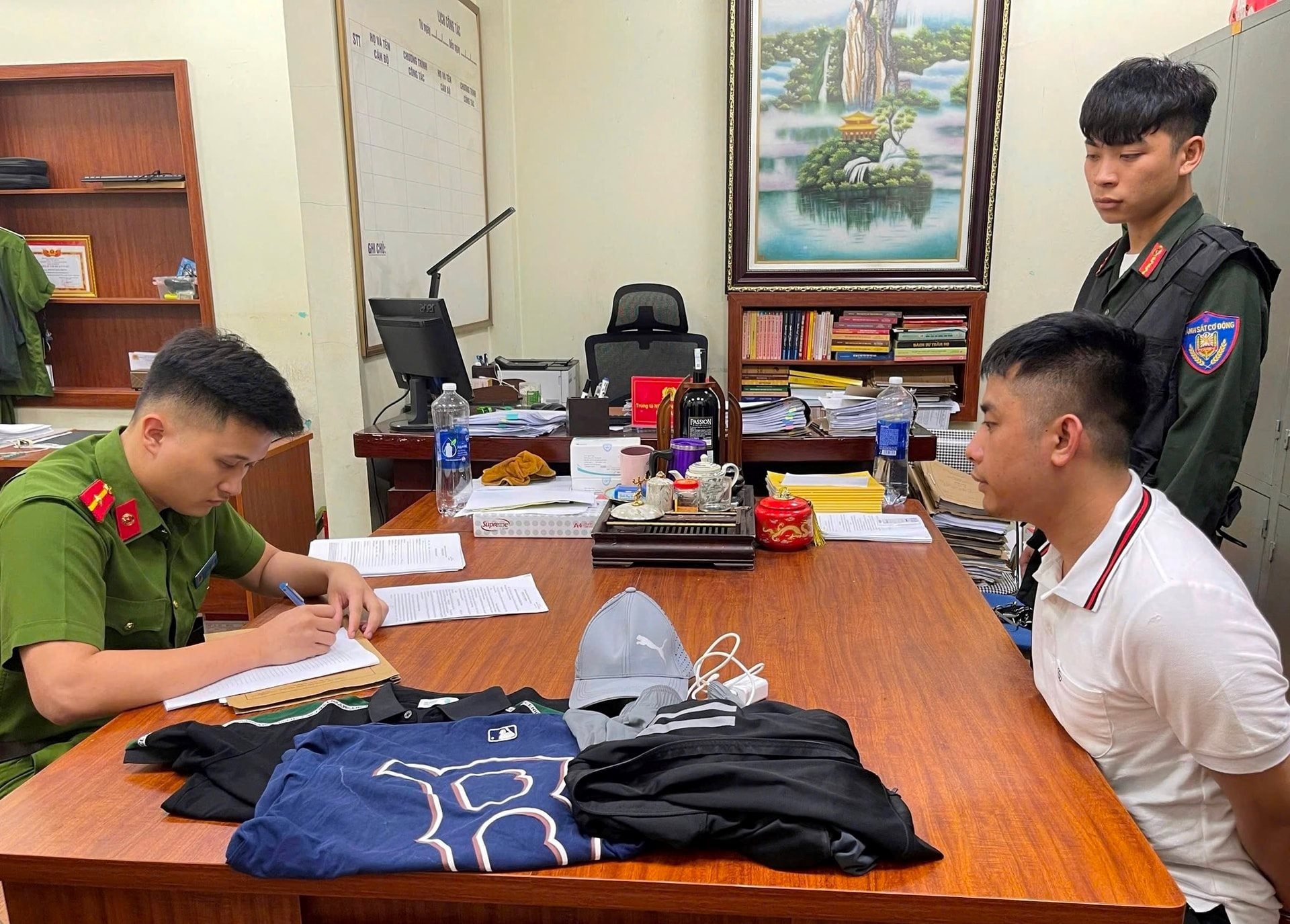 Xét xử Bùi Đình Khánh kẻ nổ súng sát hại chiến  công an - Ảnh 2.