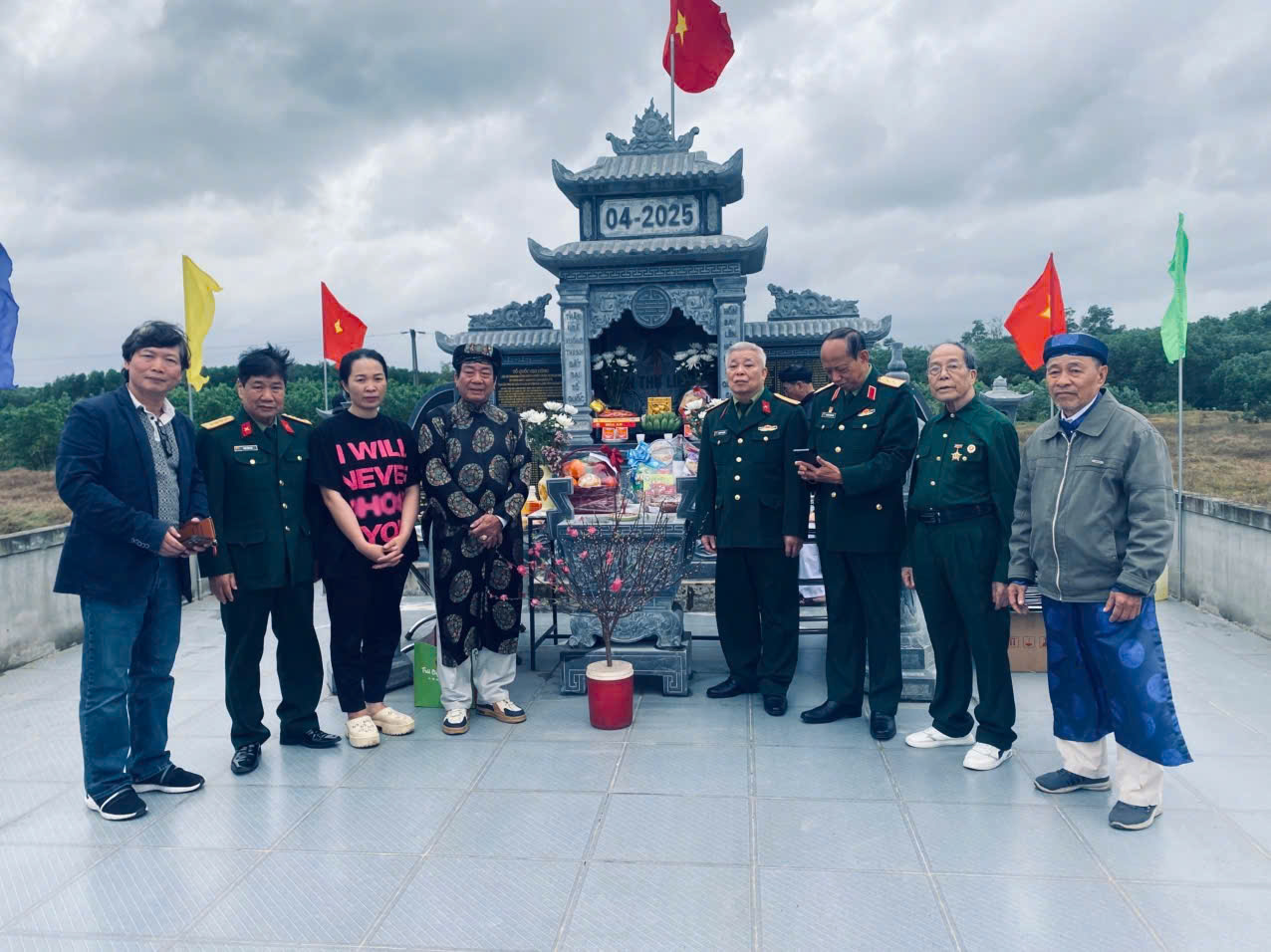 Người hơn nửa thế kỷ chăm lo cho 93 liệt sĩ - Ảnh 3. Người hơn nửa thế kỷ chăm lo cho 93 liệt sĩ - Ảnh 3.