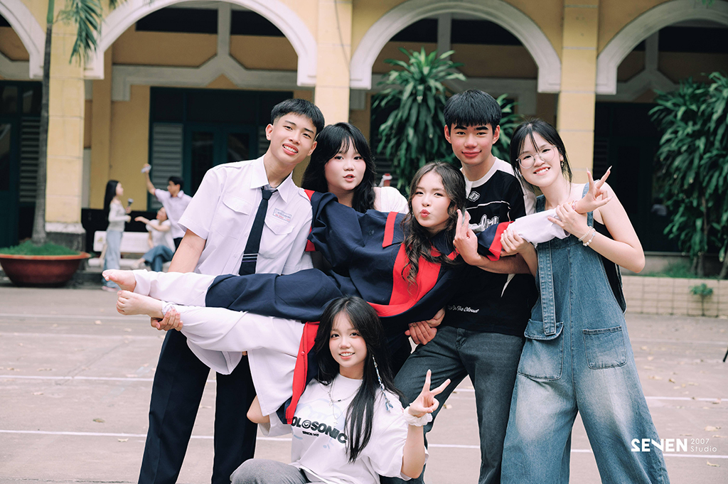 Học sinh cuối cấp chi tiền triệu để lưu dấu dịp tốt nghiệp - Ảnh 2.