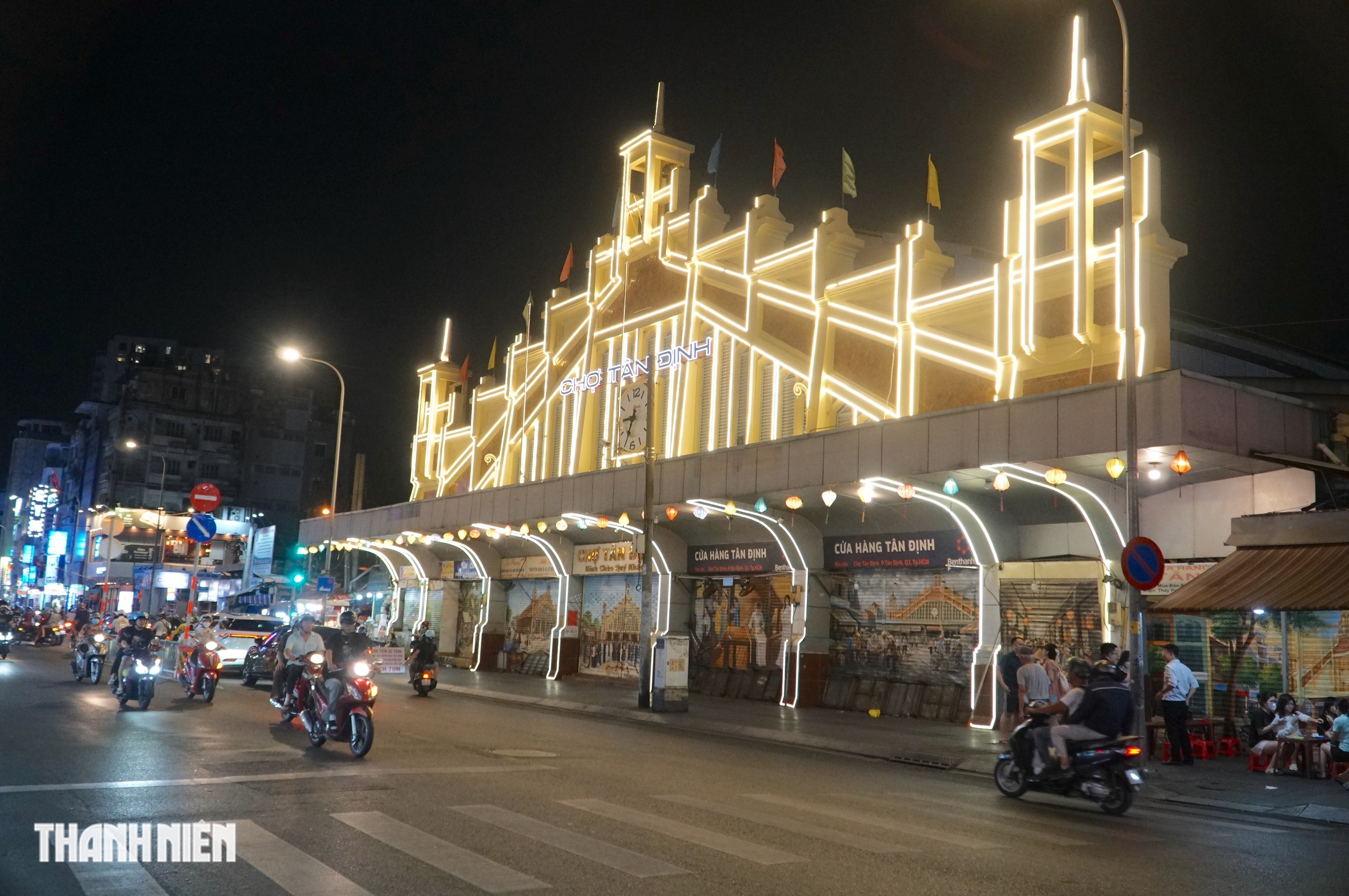 Chợ cổ 100 năm tuổi ở trung tâm TP.HCM thay áo mới bằng loạt tranh bích họa - Ảnh 11.