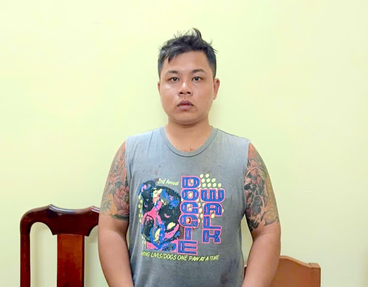 Bênh vực bà chủ, dùng dao giết người- Ảnh 1.