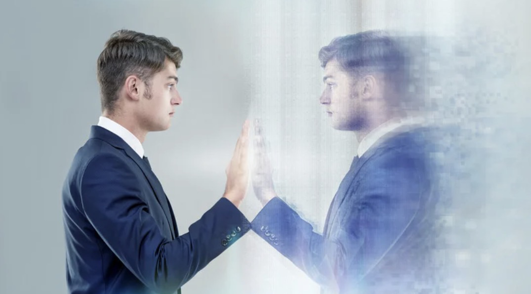 Nói chuyện một mình không đáng sợ, điều đáng lo là “giọng nói tiêu cực” trong đầu - Ảnh 1.