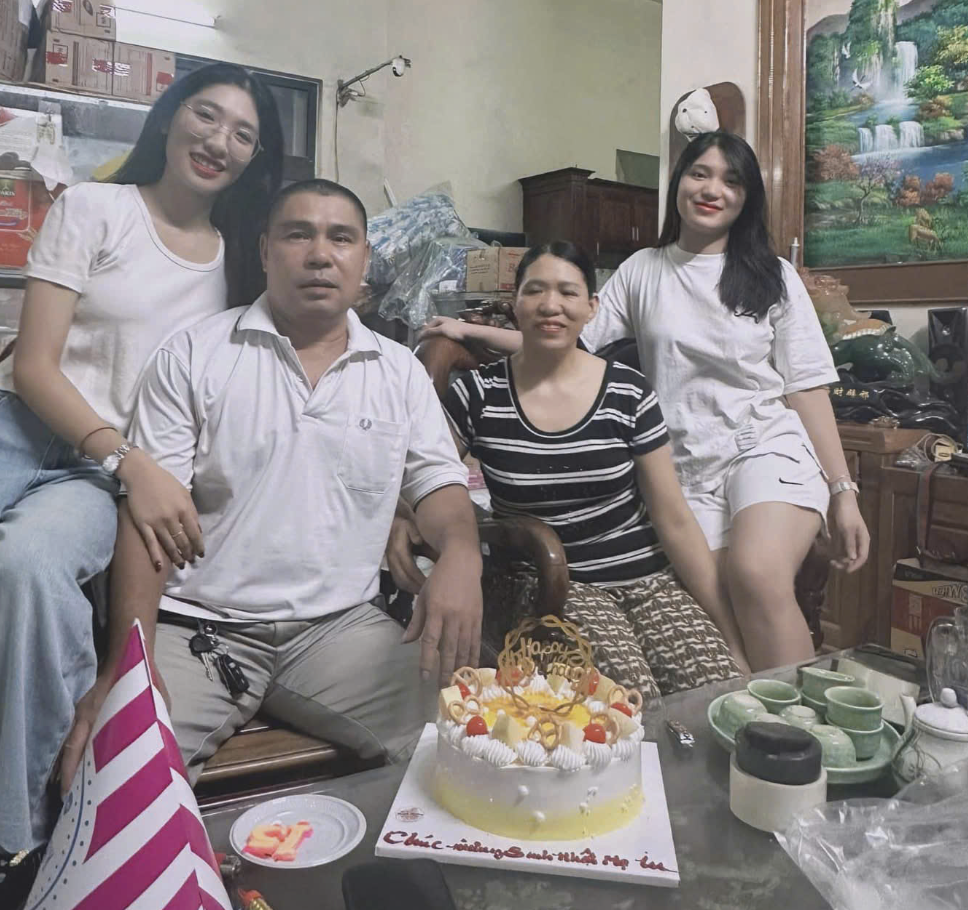  'Không hoa tay' nhưng vẫn cắm hoa, yêu đời - Ảnh 3.