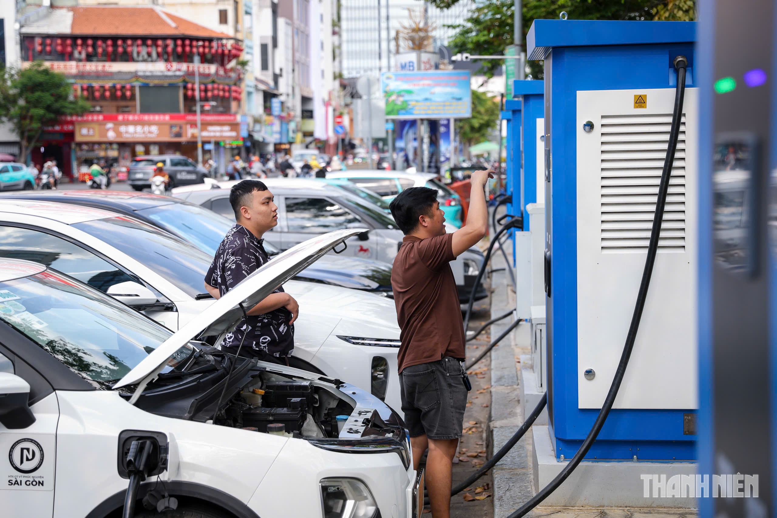 TP.HCM sẽ đổi toàn bộ xe công vụ, xe cá nhân của cán bộ sang xe điện - Ảnh 1.