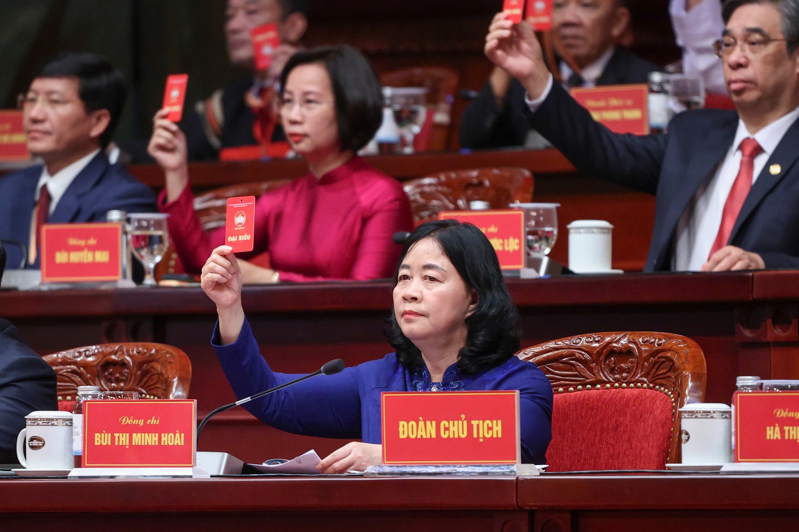 C&ocirc;ng bố 12 nh&acirc;n sự Ban Thường trực, 8 ph&oacute; chủ tịch kh&ocirc;ng chuy&ecirc;n tr&aacute;ch MTTQ Việt Nam - Ảnh 1.