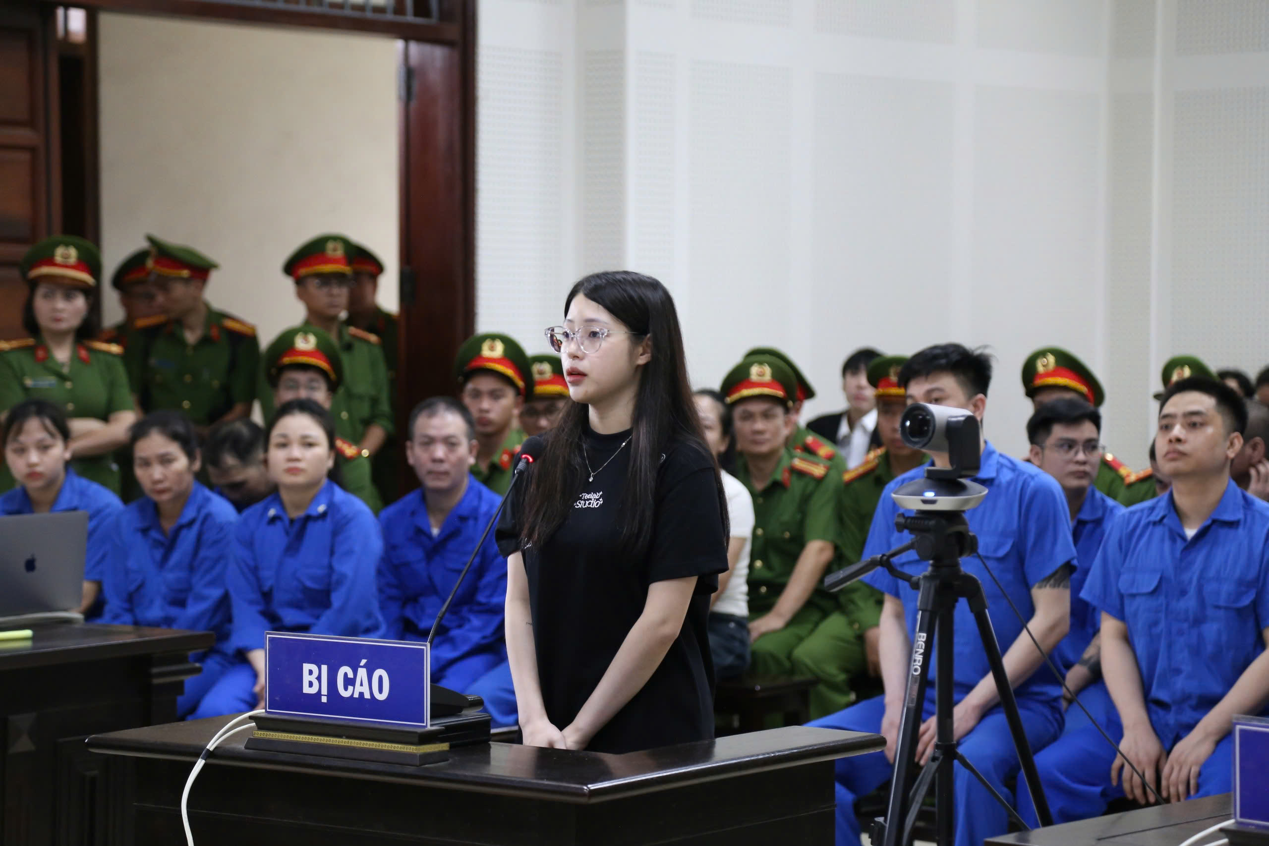 Bạn gái Bùi Đình Khánh gọi taxi giúp bỏ trốn  - Ảnh 1.